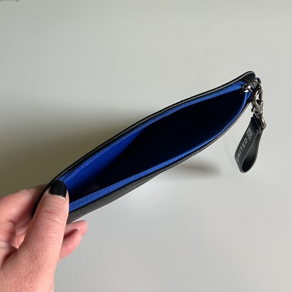 Star Wars x United Zip Up Amenity Bag - Picture 4 of 4